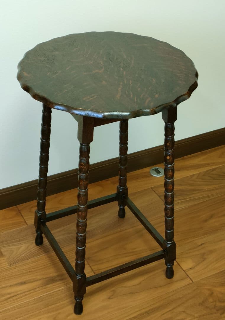 ●英国アンティーク●状態良●コーヒーテーブル・サイドテーブル●装飾脚