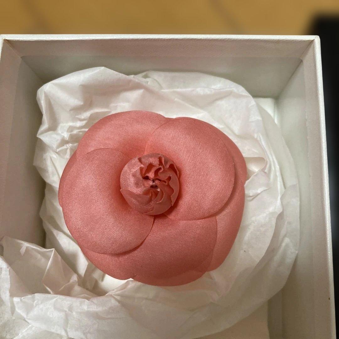 ニ*ン様 CHANEL ピンク花型ブローチ