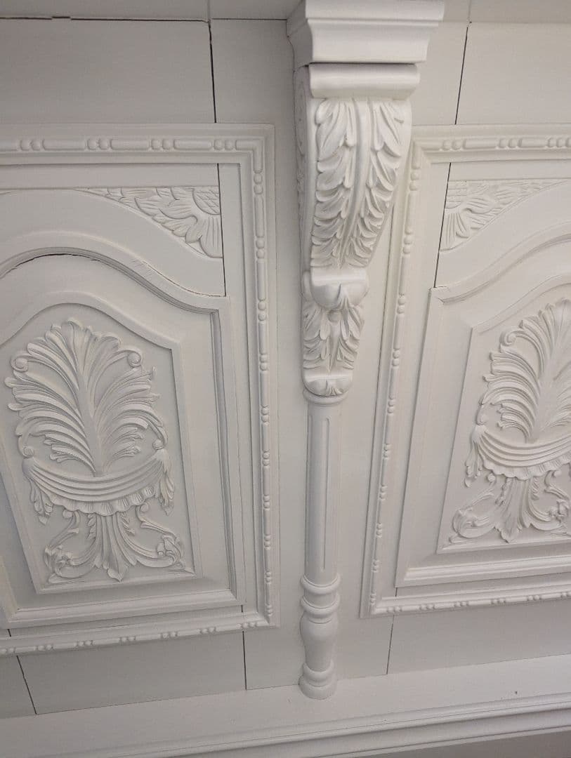 西欧彫刻　カウンターテーブル　ホワイト装飾