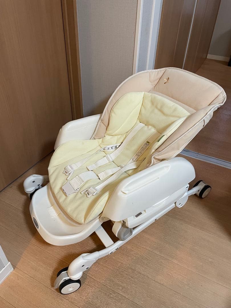 コンビ　ルシエスAT 電動ハイローチェア