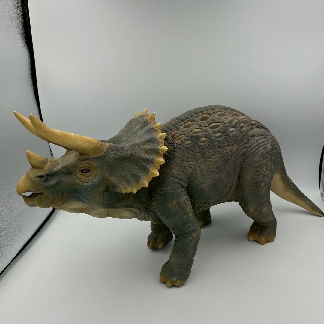 ツクダホビー　ジュラシックパーク　トリケラトプス　フィギュア　ワールド　完成品