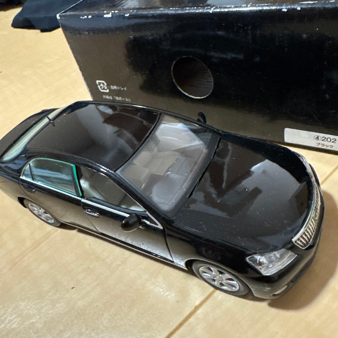 トヨタ　クラウン　マジェスタ 200系　202ブラック　ミニカー　カラーサンプル