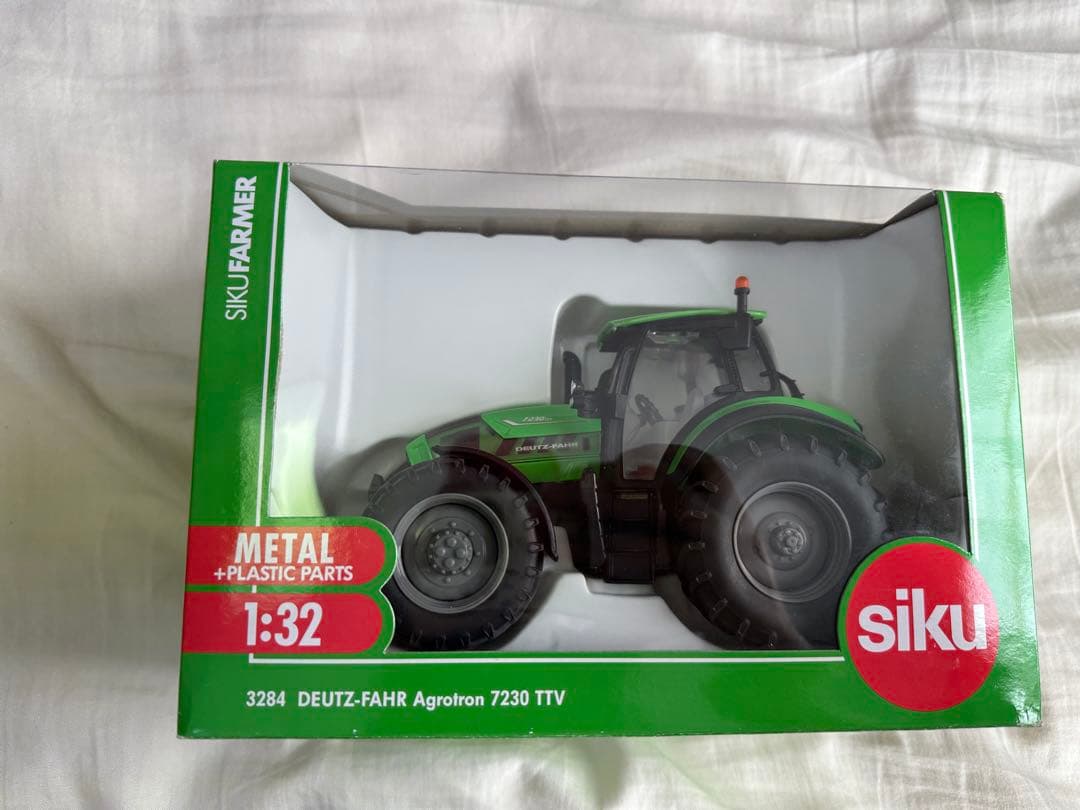 siku 1/32 トラクター