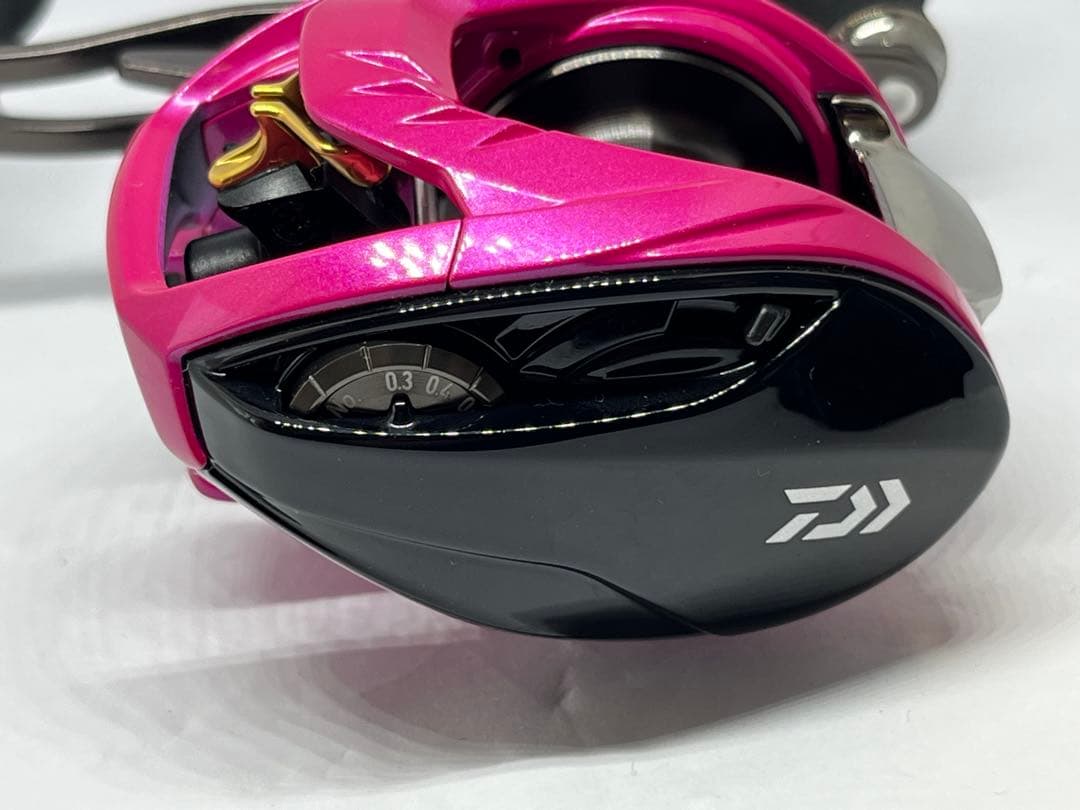 【新品未使用】ダイワ ベイトリール 紅牙TWハイパーカスタム8.6R 右ハンドル