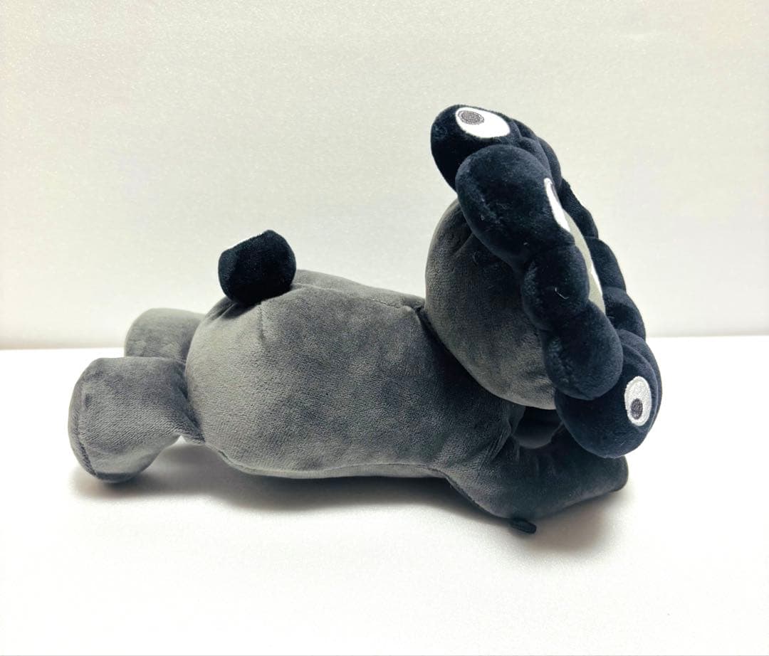新品タグ付き　黒ミャクミャク　お手玉風ぬいぐるみ　M S 這い型S 　3点