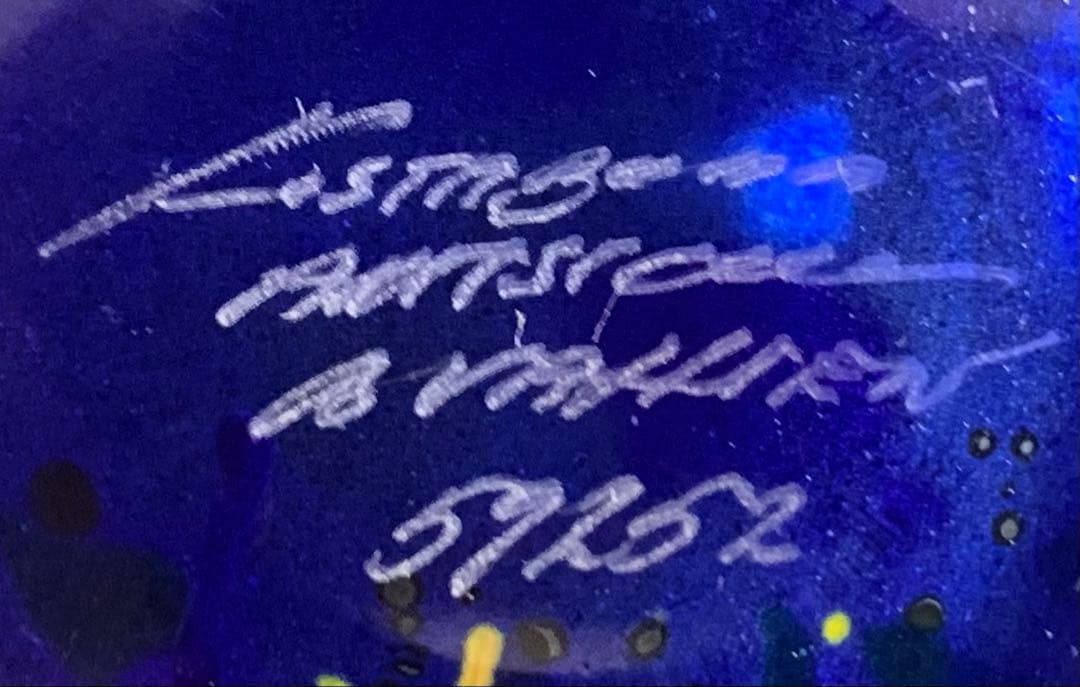 Kosta Boda のスエーデンガラス美術工芸品(作者の刻印入り署名付き)