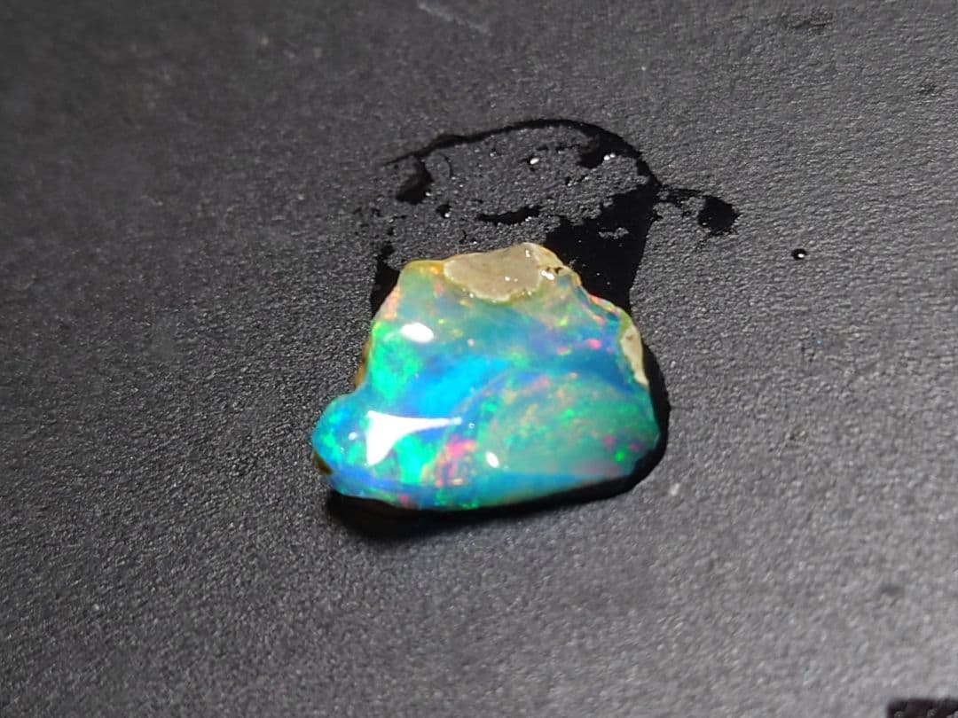 エチオピアウェロ産　チョークオパール　原石　鉱物標本　虹