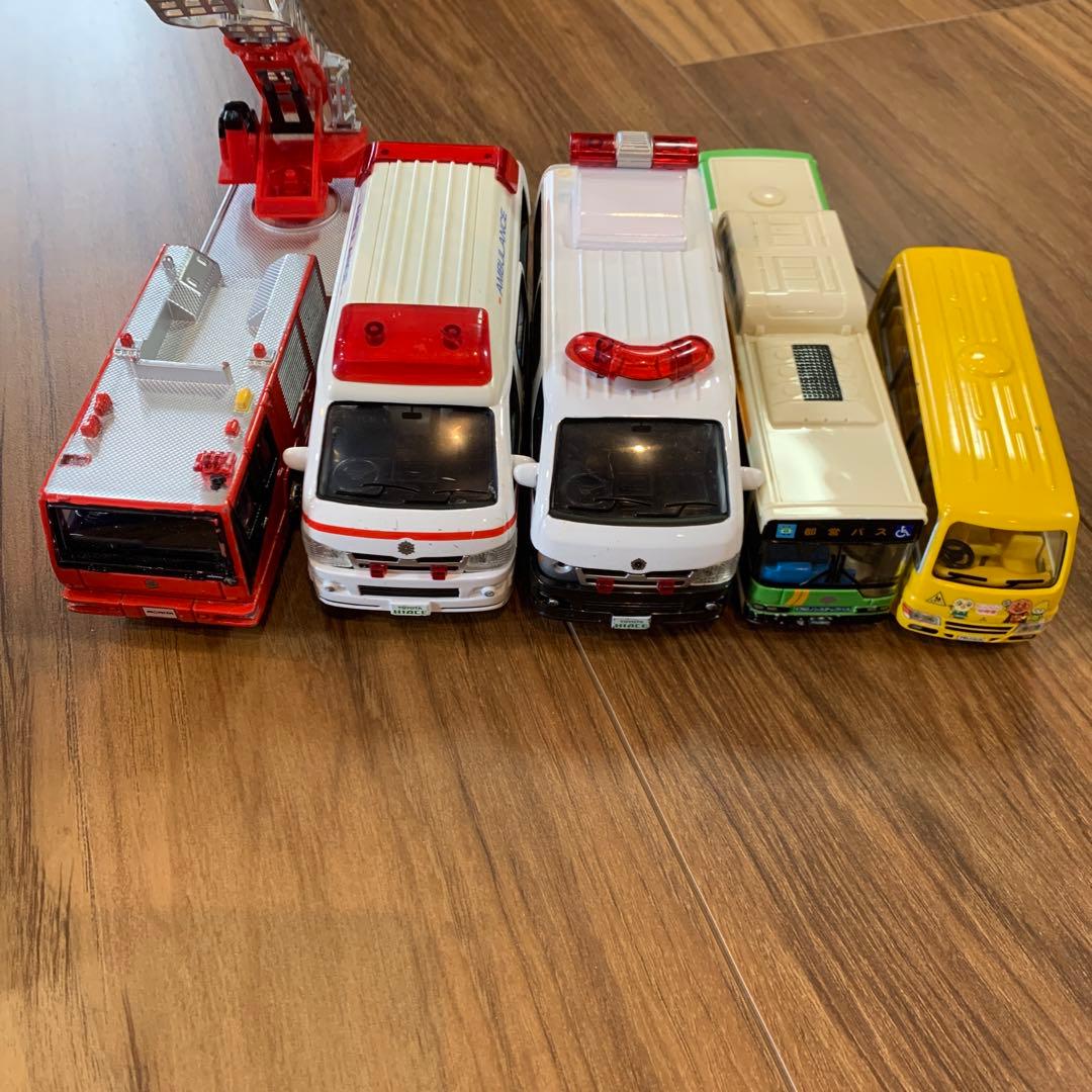 ダイヤペット　ミニカー　警視庁　幼稚園バス　都営バス　ハシゴ車　新幹線