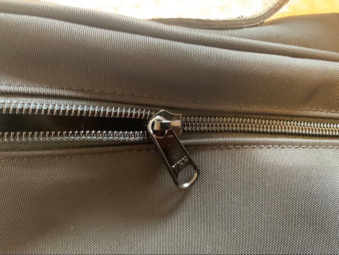 ナイロン製 ブラック ジッパーバッグ