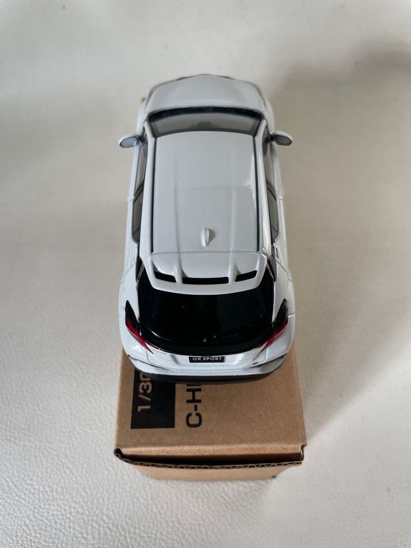 トヨタ C-HR GRスポーツ ① 070 ホワイトパールクリスタルシャイン
