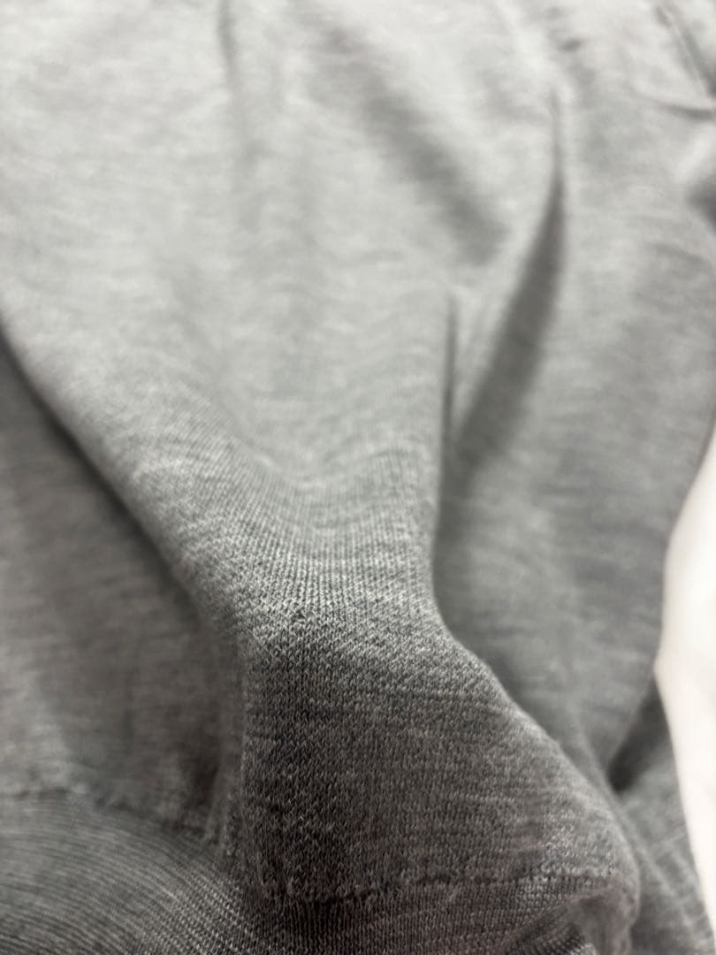 JOHN SMEDLEY イングランド製 グレー 前Vガゼットスウェットイギリス