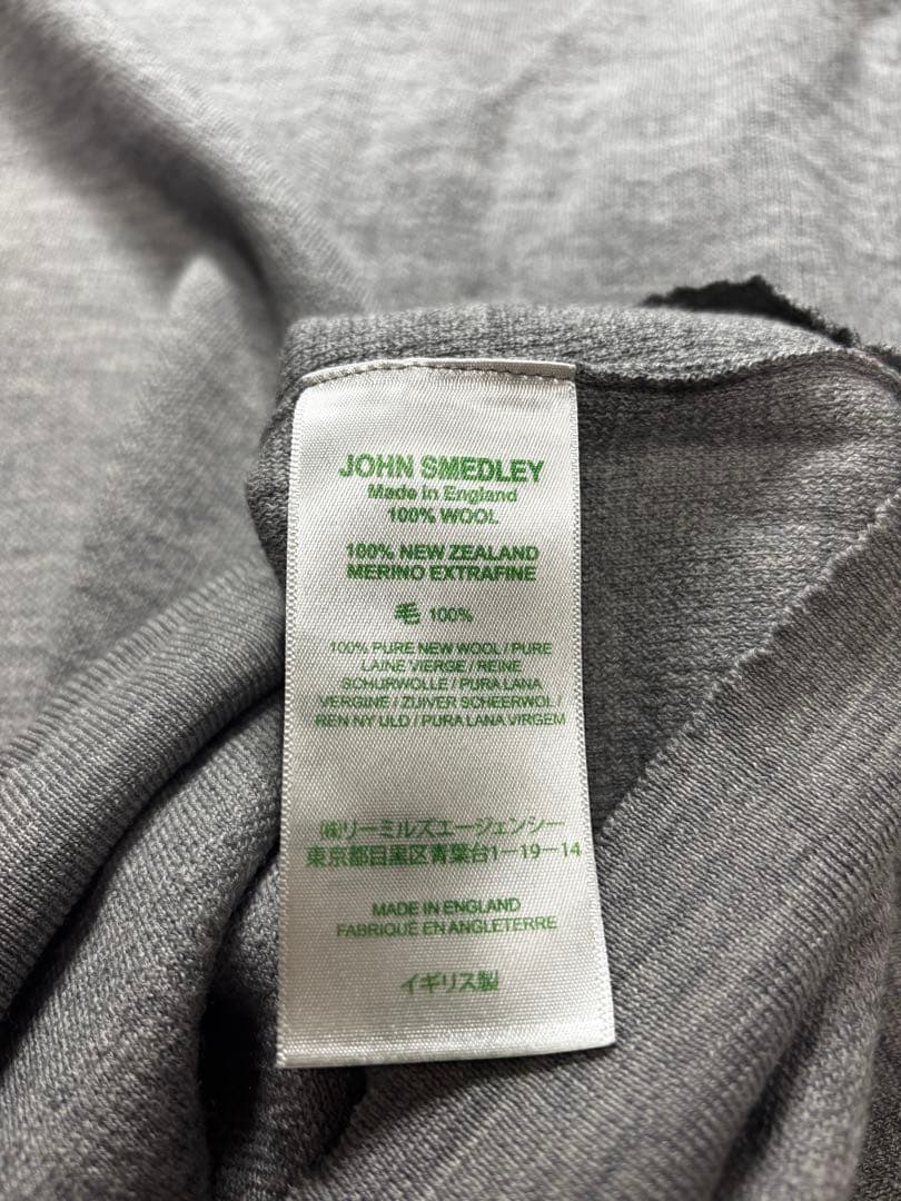 JOHN SMEDLEY イングランド製 グレー 前Vガゼットスウェットイギリス