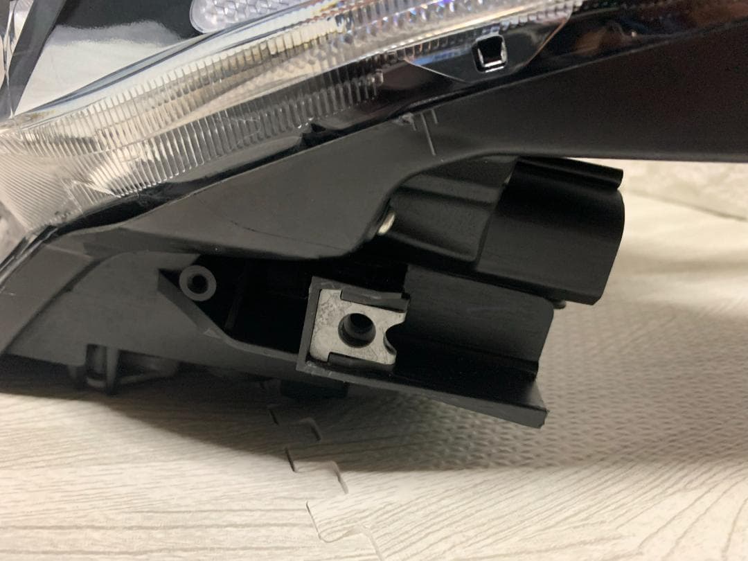 美しいオリジナルヘッドライト（左側）トヨタ プリウス ZVW30 ツーリング