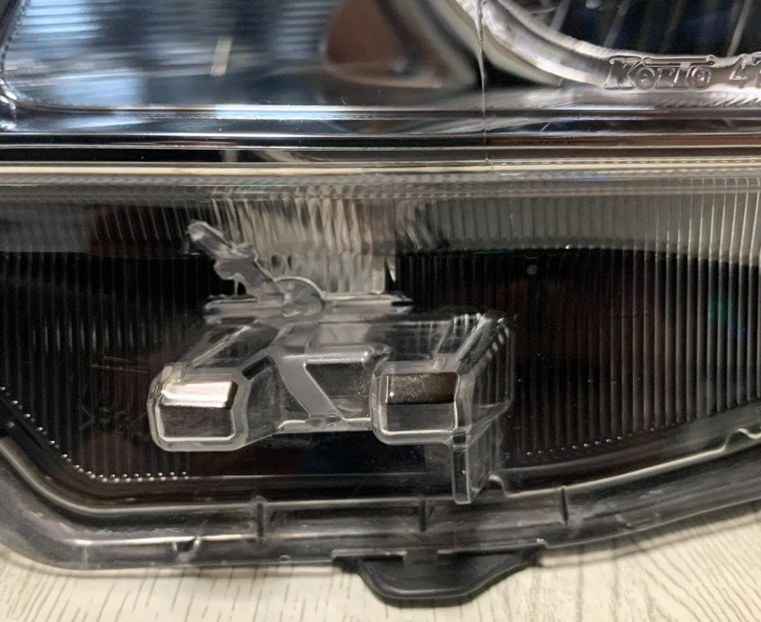 美しいオリジナルヘッドライト（左側）トヨタ プリウス ZVW30 ツーリング