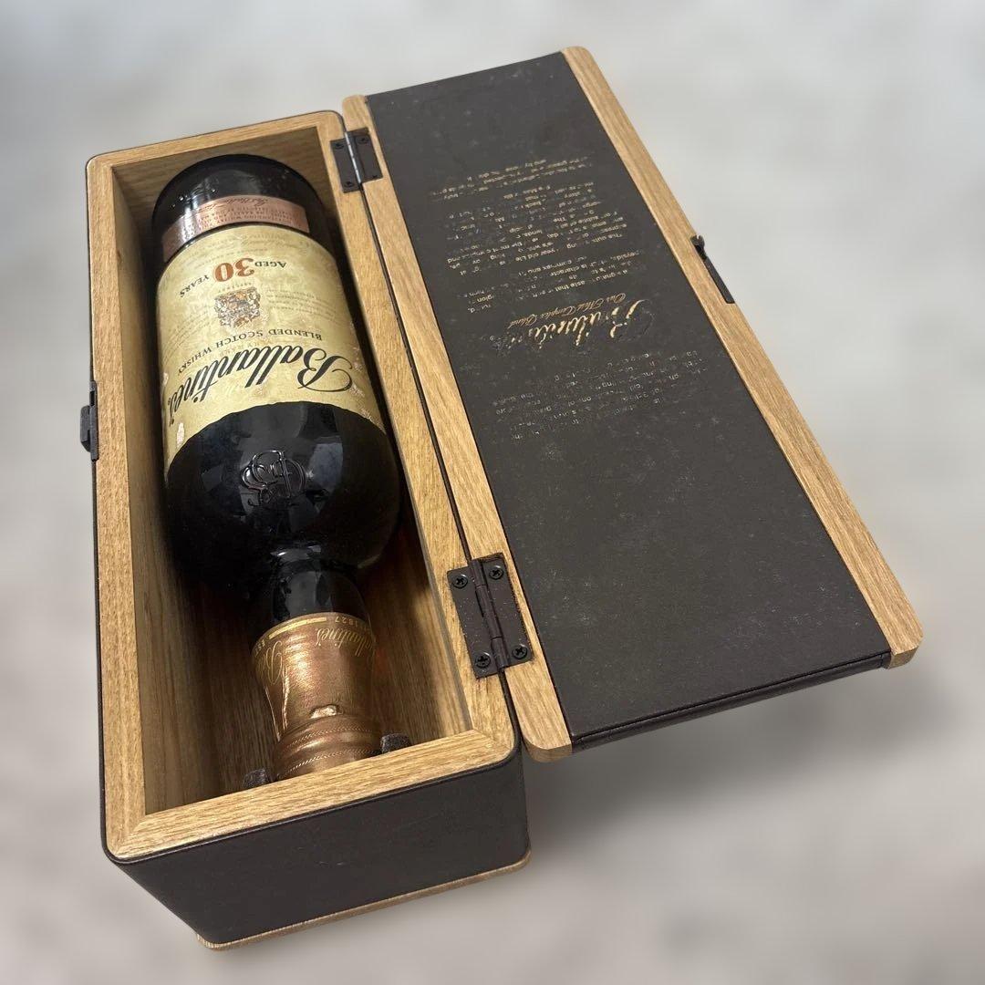 Ballantine's 30年 ブレンデッドスコッチウイスキー 木箱入り
