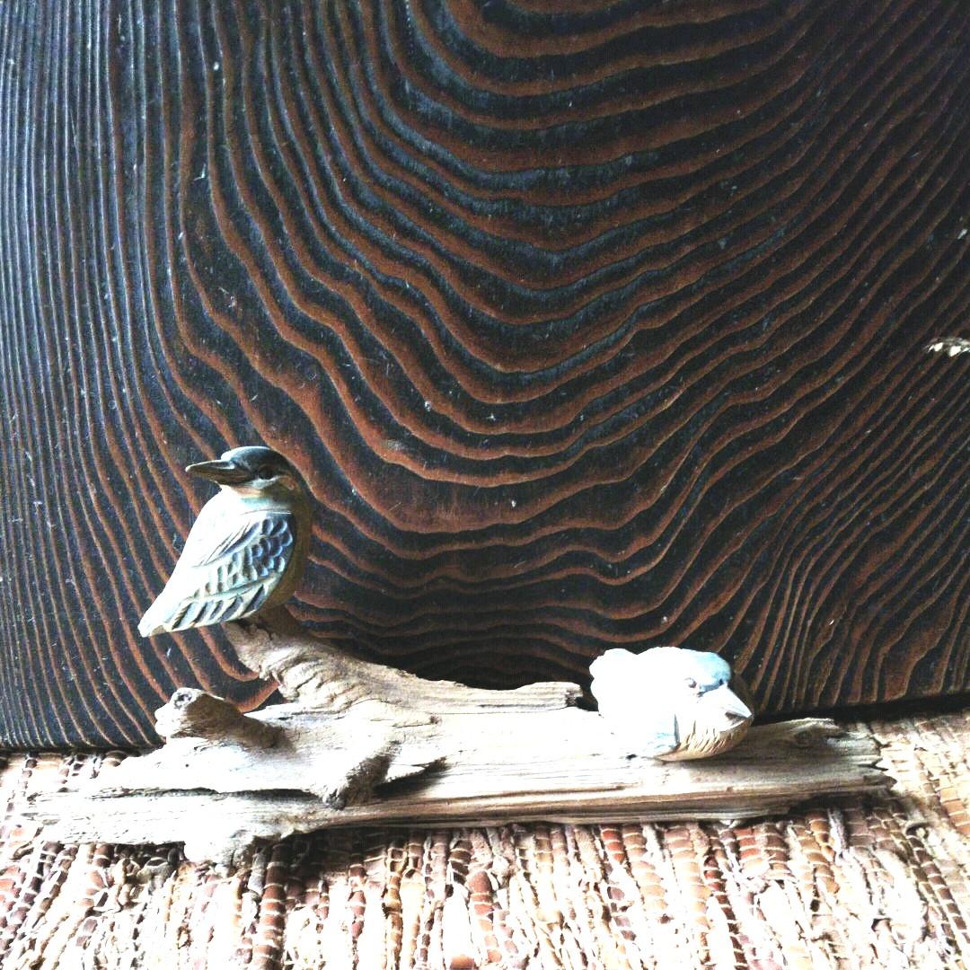天然木木彫りつがいのカワセミ