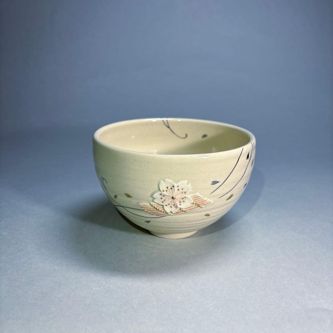 (未使用)今岡三四郎　浮彫花筏茶碗 (桐箱入)