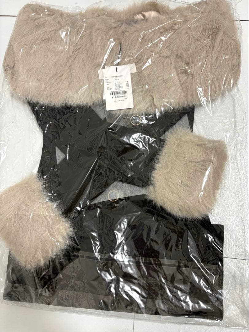 ファーオフショルボタンニットワンピース LIPSERVICE