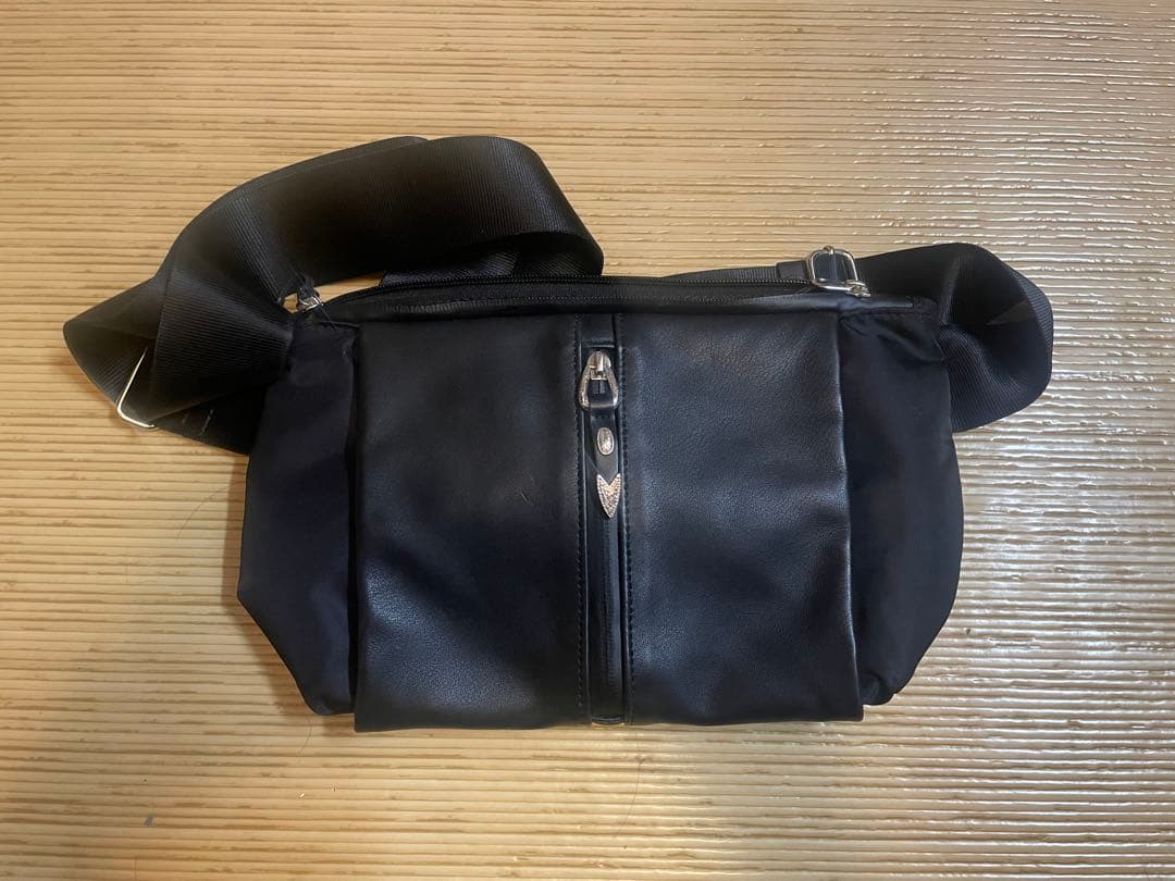 イアパピヨネ☆ブラック ボディバッグ・ウエストポーチ