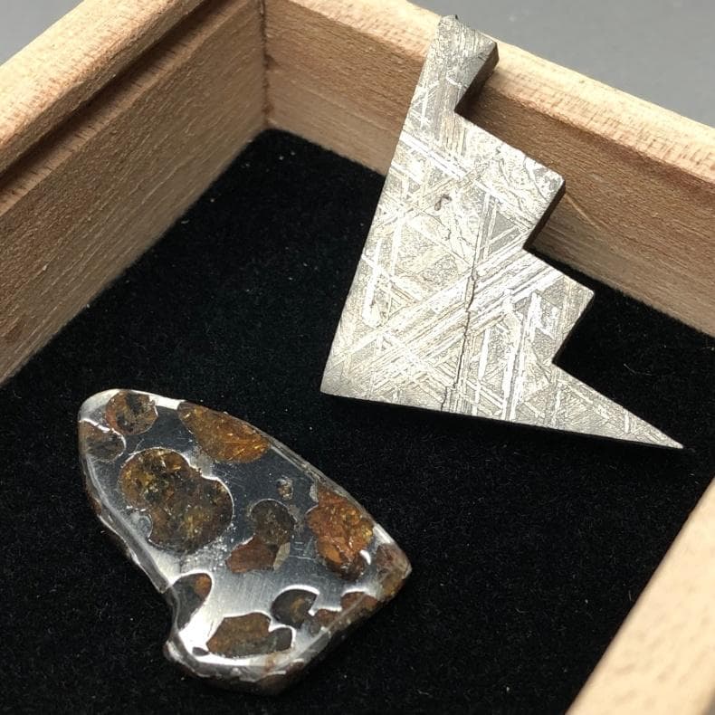 パラサイト隕石 メテオライト 隕石　石鉄隕石　２点　重さ28ｇ　共箱