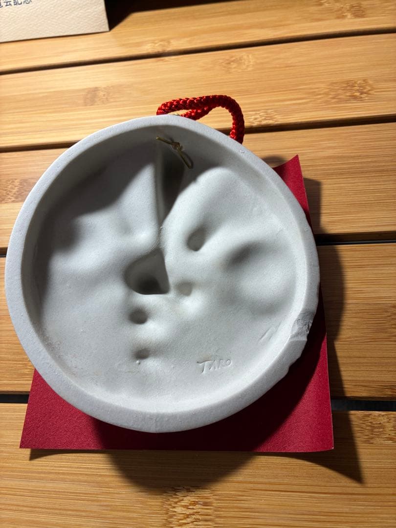 値下げ致しました。 希少1970年大坂万博記念太陽の顔金白黒信楽焼き岡本太郎箱入