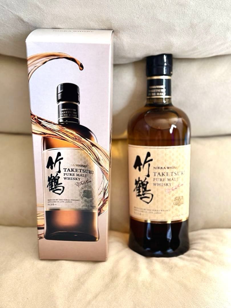 竹鶴　ピュアモルトウィスキー700ml アルコール度数43%。