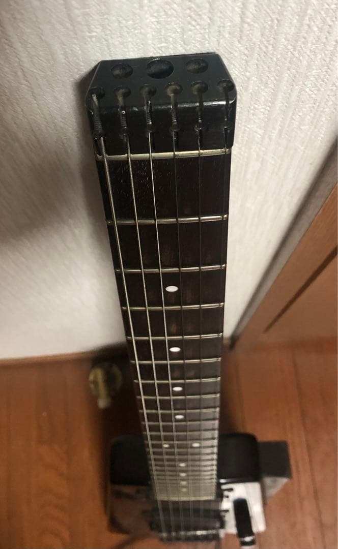 ヘッドレスギター　スタインバーガータイプ　プレイアビリティ良好￼ 調弦￼￼フリー