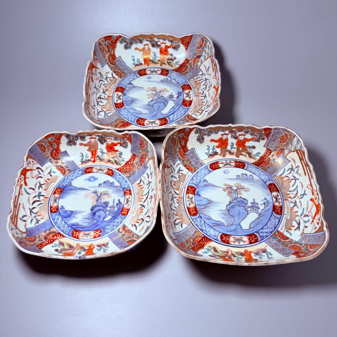 古伊万里　色絵風景画人物図三ツ鉢揃　二重四ツ足高台　四角鉢　珍品　古美術