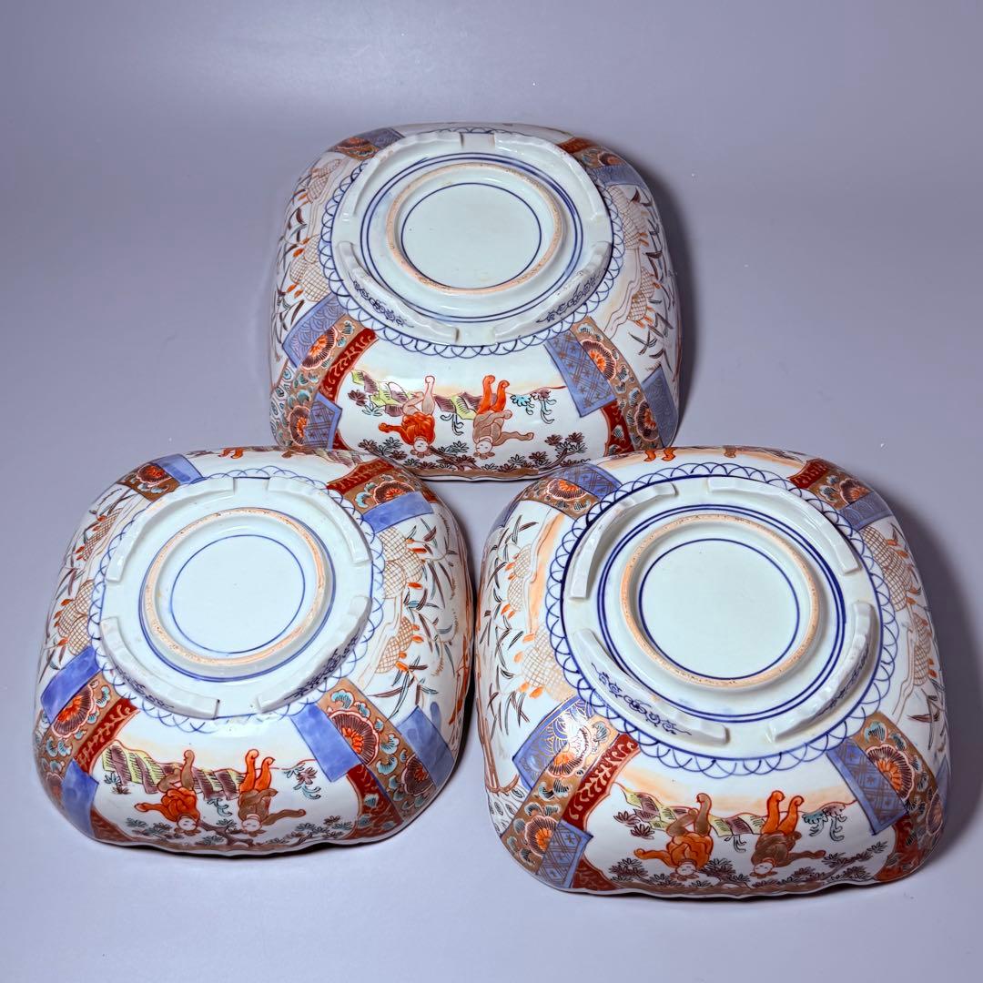 古伊万里　色絵風景画人物図三ツ鉢揃　二重四ツ足高台　四角鉢　珍品　古美術