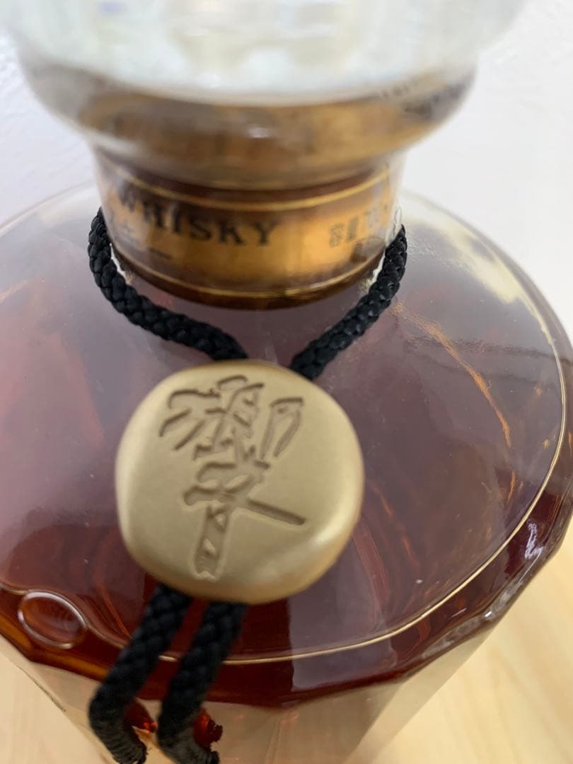 響　サントリー　ウイスキー　旧ラベル　裏黒ラベル