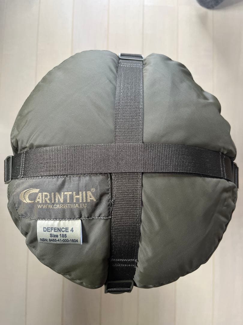 カリンシア　CARINTHIA DEFENCE 4 寝袋 Mサイズ