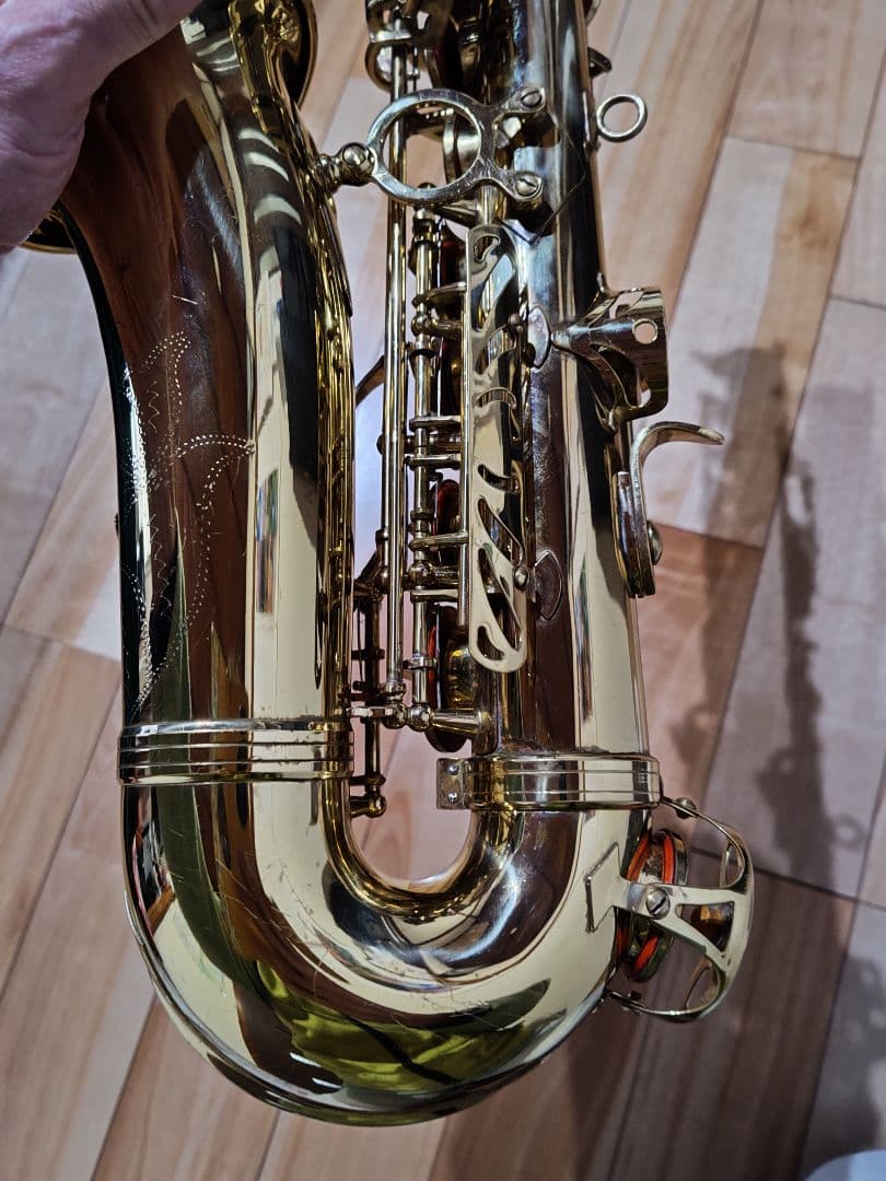 アルトサックス　Kaerntner　ケルントナー　ハードケース付き　彫刻模様入り