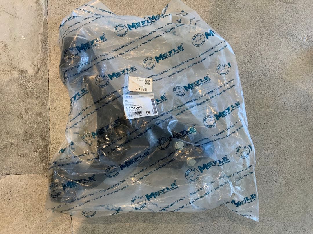 新品メルセデス ベンツ フロント ロアアーム 右側 W169 W245 マイレ製