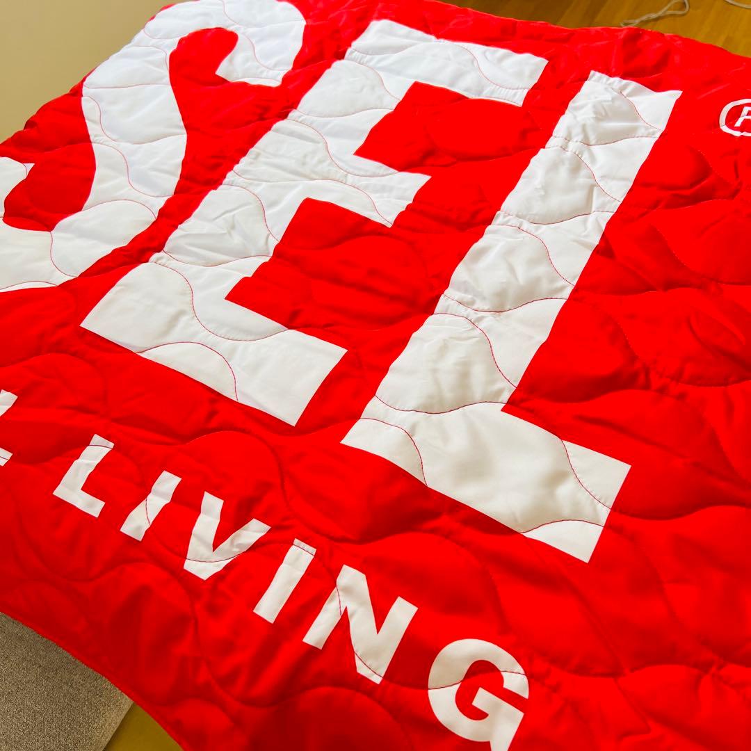 【DIESEL】オリジナルロゴ ブランケット（赤白）、専用巾着付き