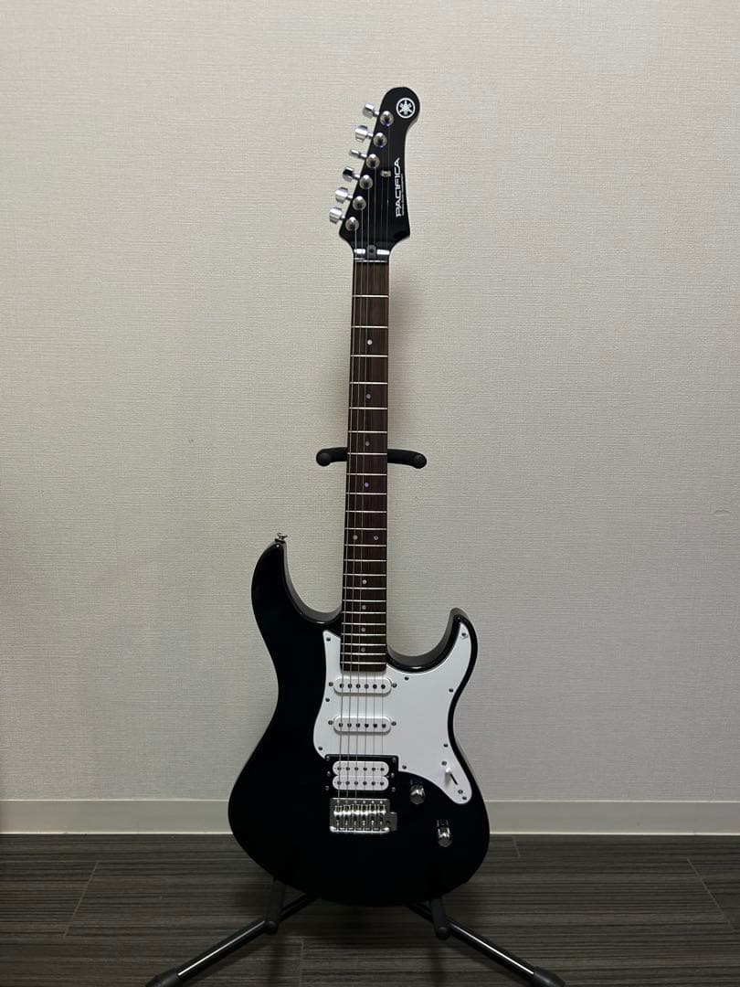 Yamaha PACIFICA 212VFMブラックエレキギター