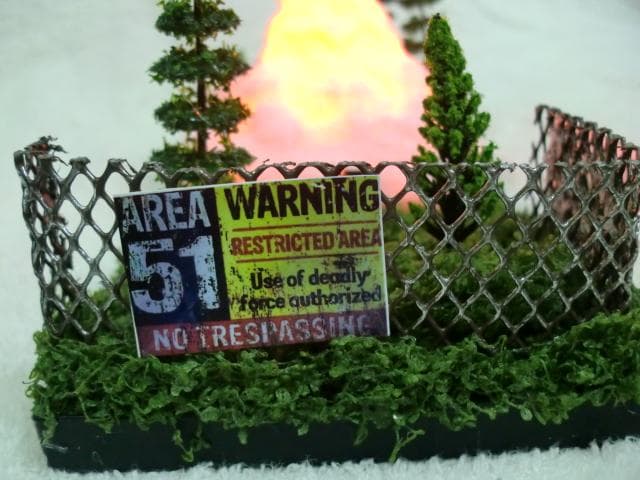 エリア５１UFOジオラマシリーズ火炎放射グレイフィギュアセット