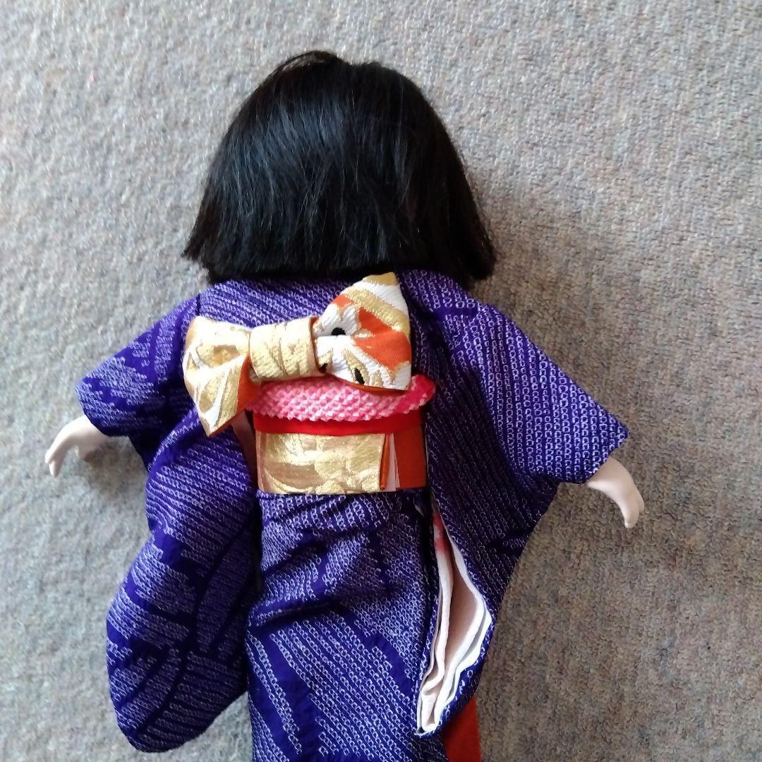 市松人形 微笑み 緑色の衣装