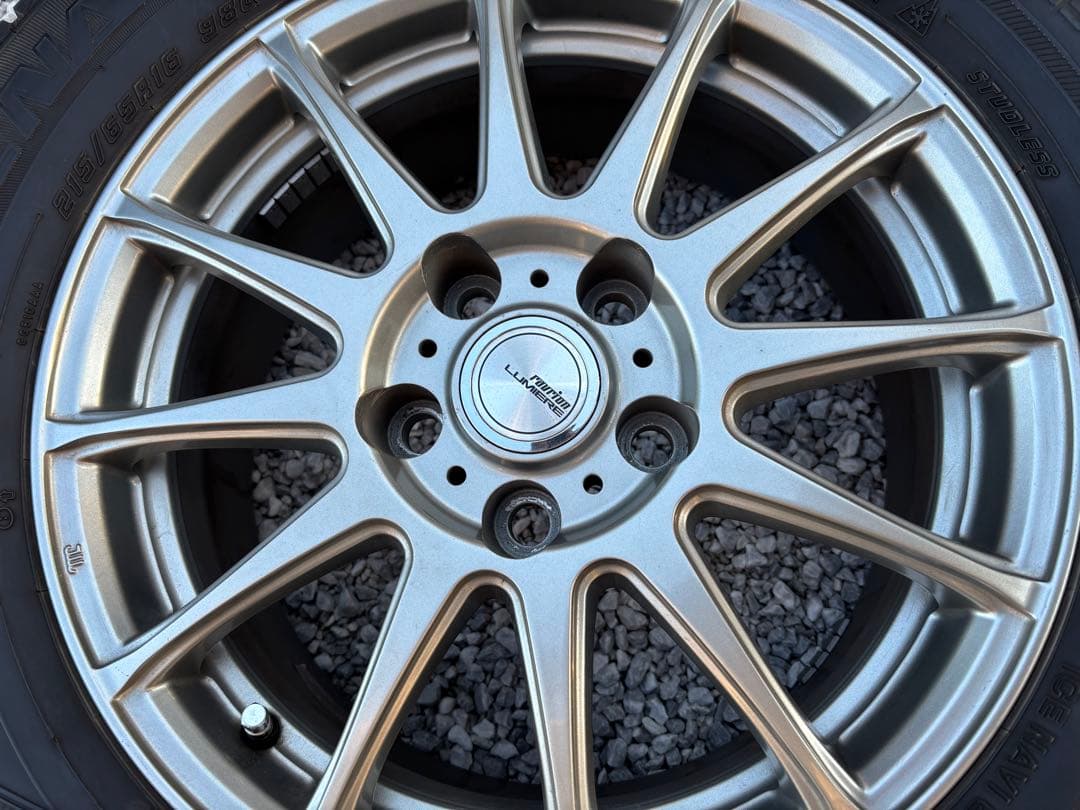 30系アルファード　スタッドレスタイヤ　215/65 16