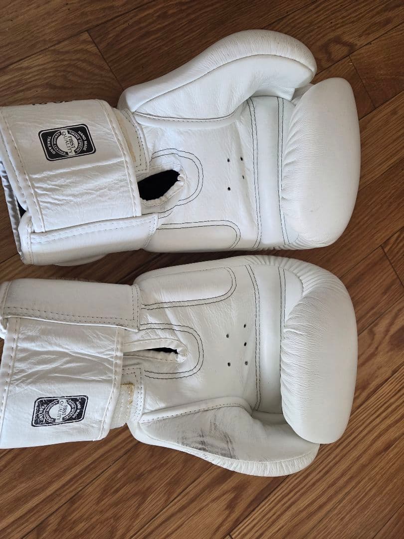 TWINS ボクシンググローブ、レガース Mサイズ ホワイト16オンス