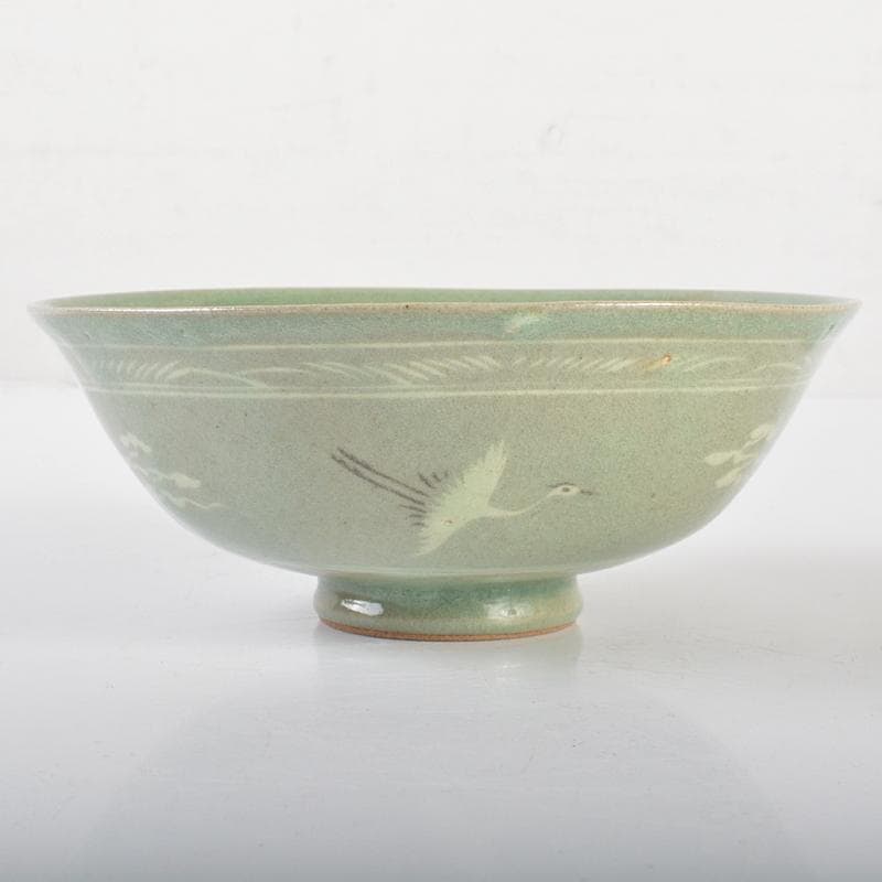 韓国人間文化財　柳海剛（柳根瀅）作　高麗青磁　象嵌鶴雲文茶碗　共箱　VR6534