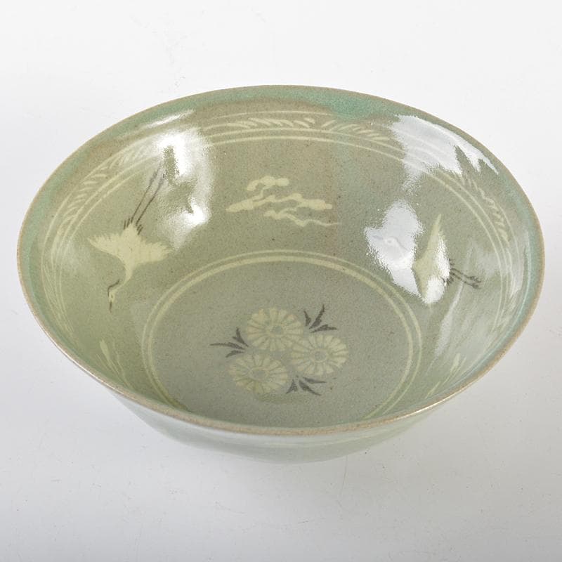 韓国人間文化財　柳海剛（柳根瀅）作　高麗青磁　象嵌鶴雲文茶碗　共箱　VR6534