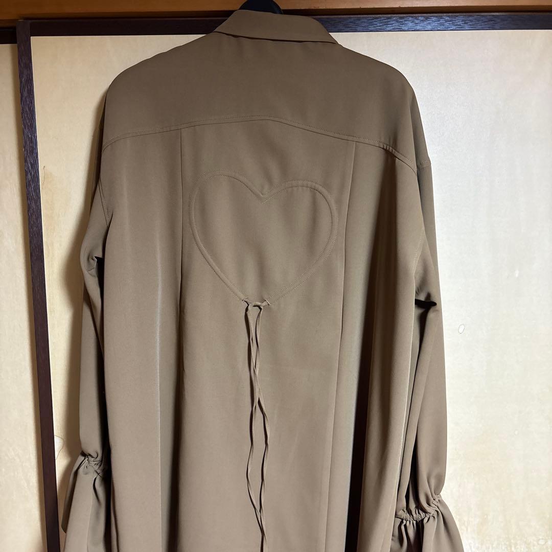 トップス BACK HEART DESIGN OVER BLOUSE