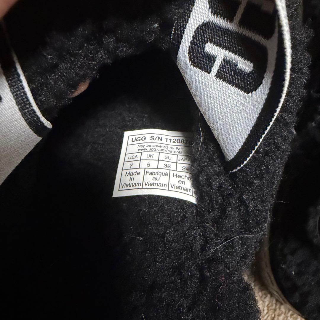 【新品未使用】UGG 黒 もこもこ厚底サンダル