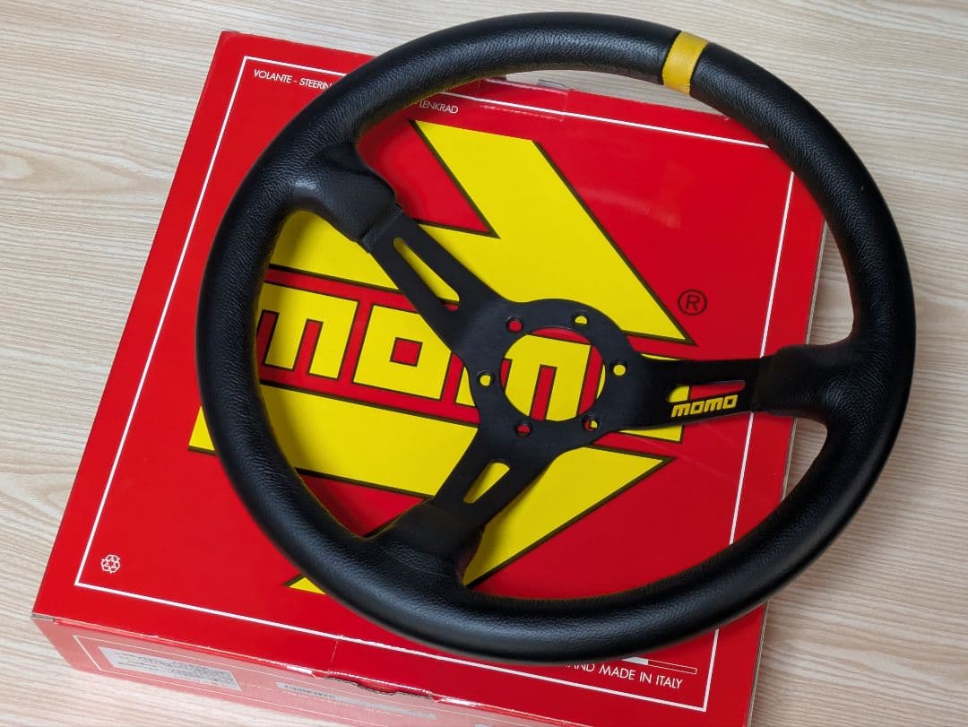 モモ MOMO ステアリング MOD.08 350mm M-58