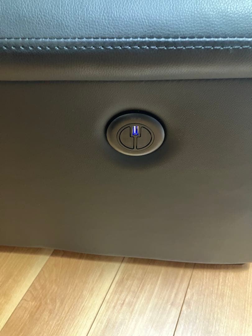 3/11まで　レザーリクライニング電動ソファ 1人掛け　ニトリ