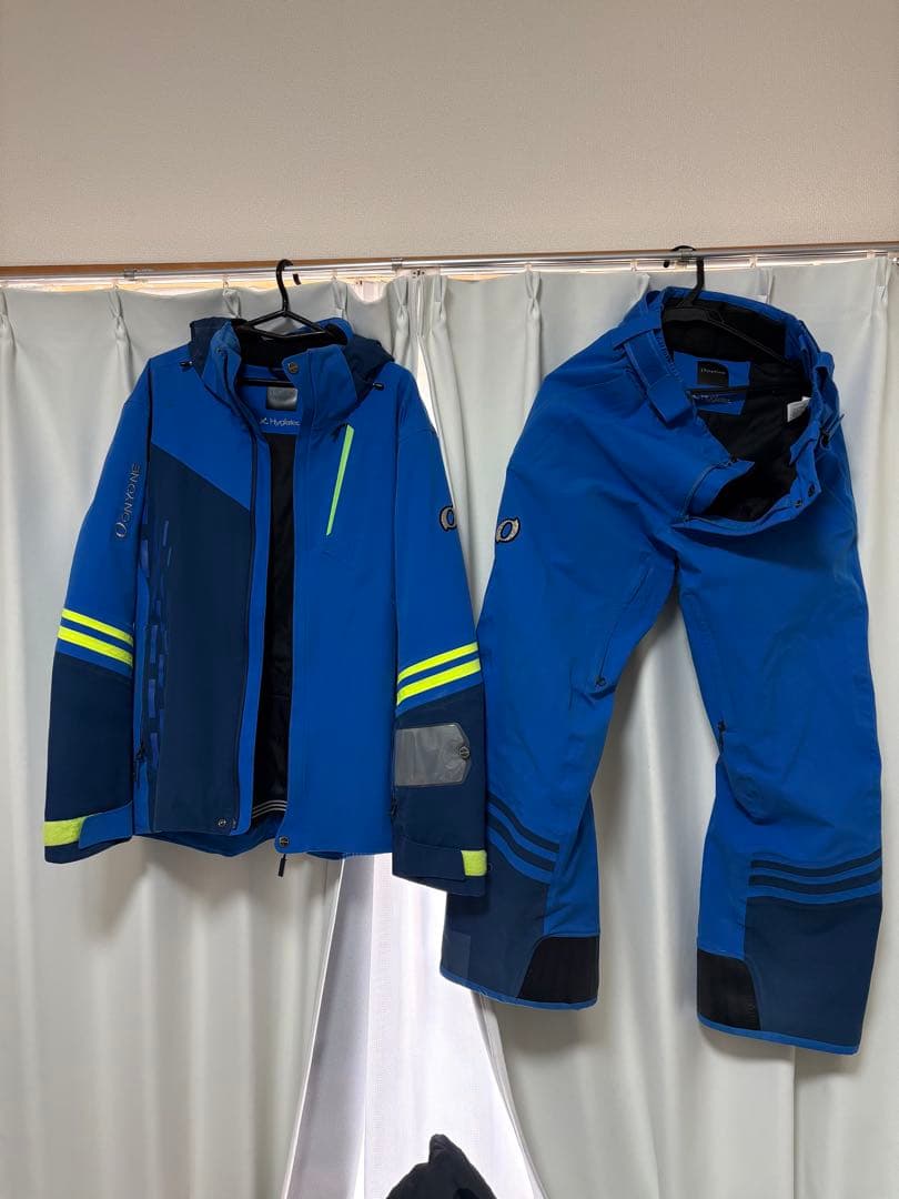 週末値下げ⭐︎ONYONE スキーウエア ジャケット・パンツセット