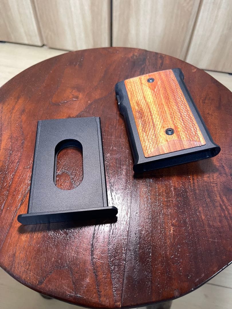 LMC コルト M1911A1風 名刺入れ／ウォールナットグリップ 黒