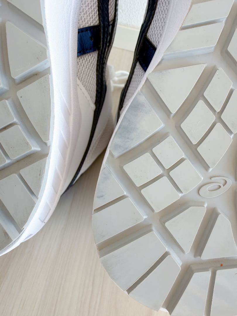 【asics美品】室内のみでの使用　ハイカット安全靴 ホワイト/ネイビー
