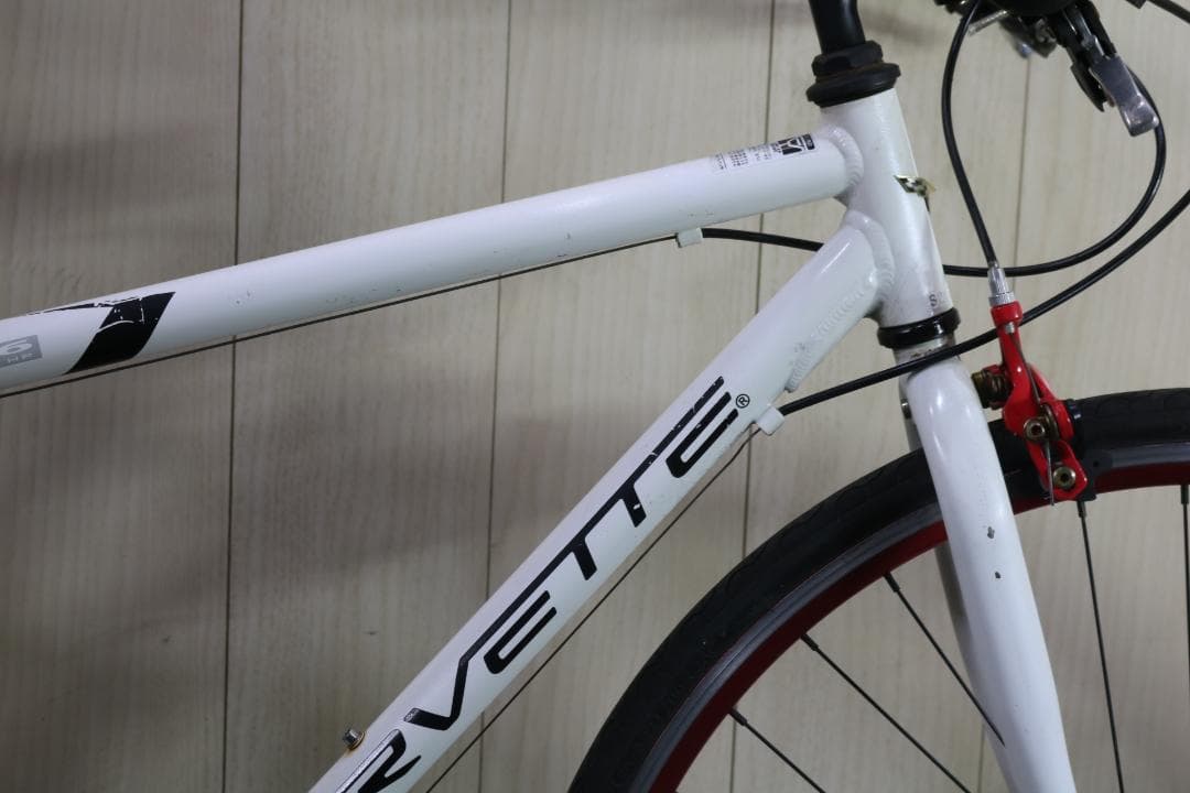 シボレーコルベット 700C シマノ6速 440mm クロスバイク 白