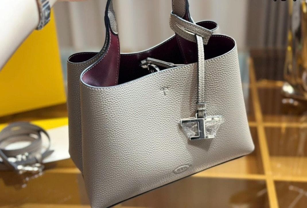 美品✨レザー 2WAYショルダーバッグ グレー